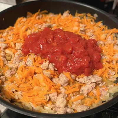 Carote - Conchiglie with Sausage and Carrot Sauce