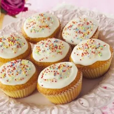Iced fairy cakes