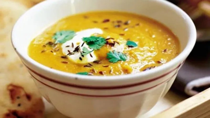 Spiced carrot & lentil soup
