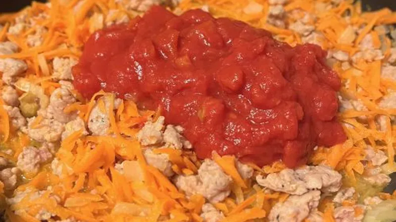 Carote - Conchiglie with Sausage and Carrot Sauce