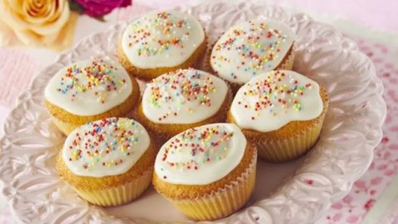 Iced fairy cakes